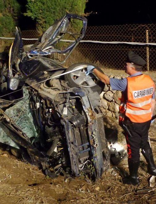 Schianto con la Clio, muore 18enne 