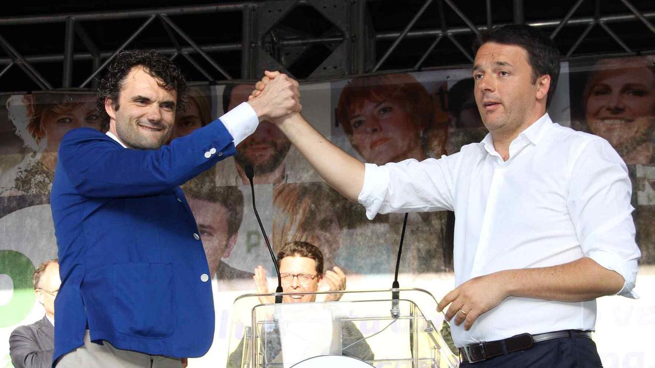 Matteo Renzi col sindaco Matteo Biffoni in campagna elettorale