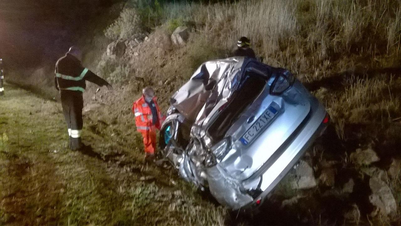 Fuori strada sulla 131 Dcn, ferito un agente penitenziario a Ottana