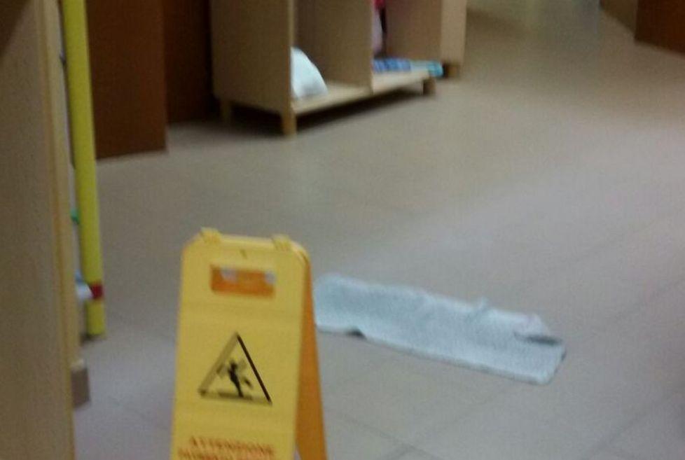 Piove nelle aule della scuola materna 