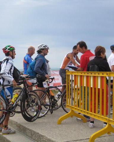 Nuoto, ciclismo e corsa Il triathlon a Tirrenia 