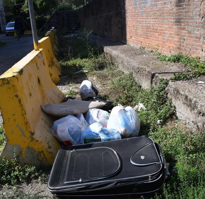 Via Veneto nella morsa dei rifiuti 