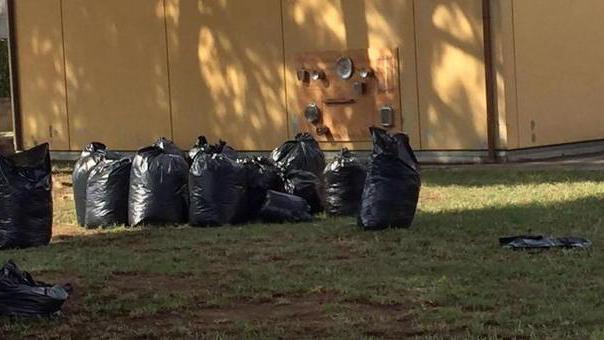Guanti e ramazze, la giunta pulisce l’asilo Gianburrasca
