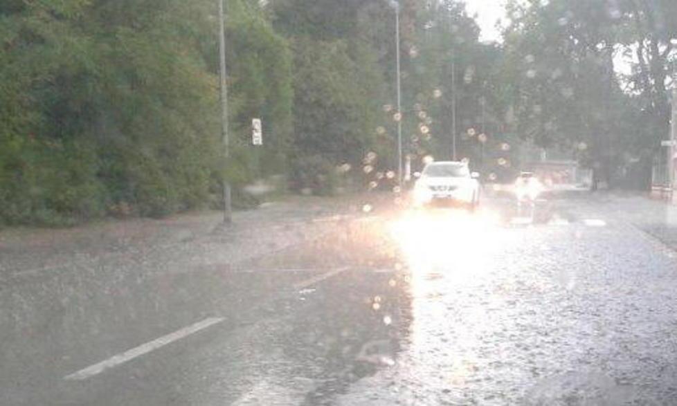Strade allagate per l’acquazzone
