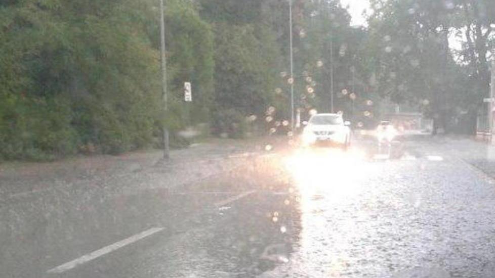 Strade allagate per l’acquazzone