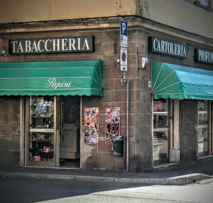 Ricarica la postepay di 760 euro, poi scappa senza pagare