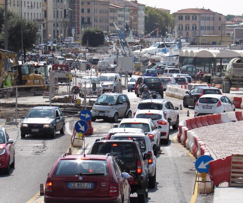 Ingorgo quotidiano tra le rotatorie 