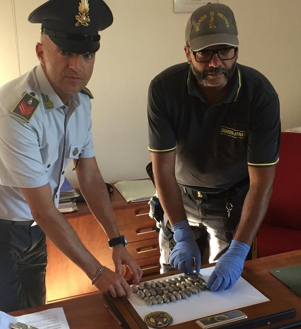 Con l’hascisc nello stomaco la Gdf arresta due marocchini 