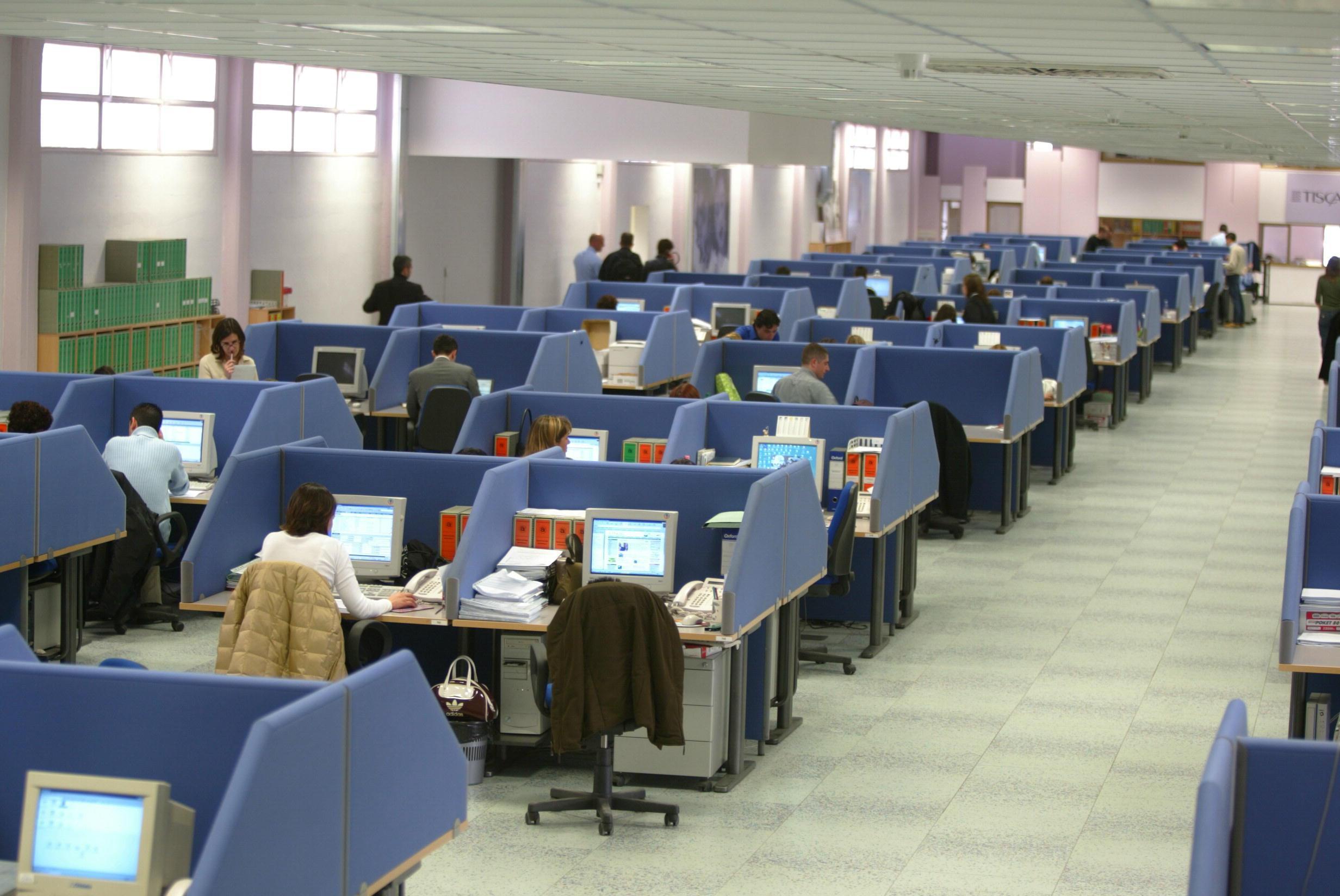 Telefonate moleste, ecco come l'anziana signora risponde per le rime. Petizione: verso le 100mila firme
