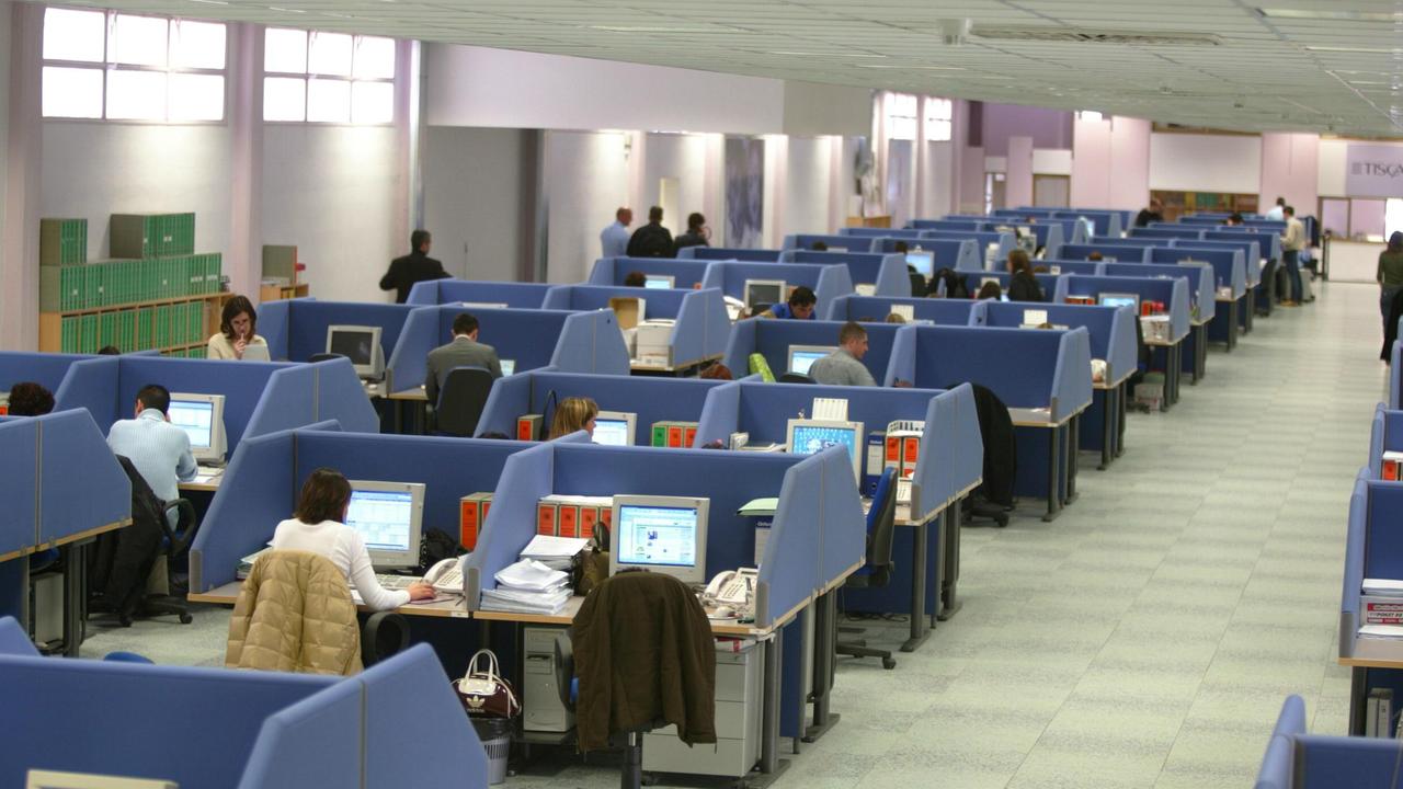 Telefonate moleste, ecco come l'anziana signora risponde per le rime. Petizione: verso le 100mila firme