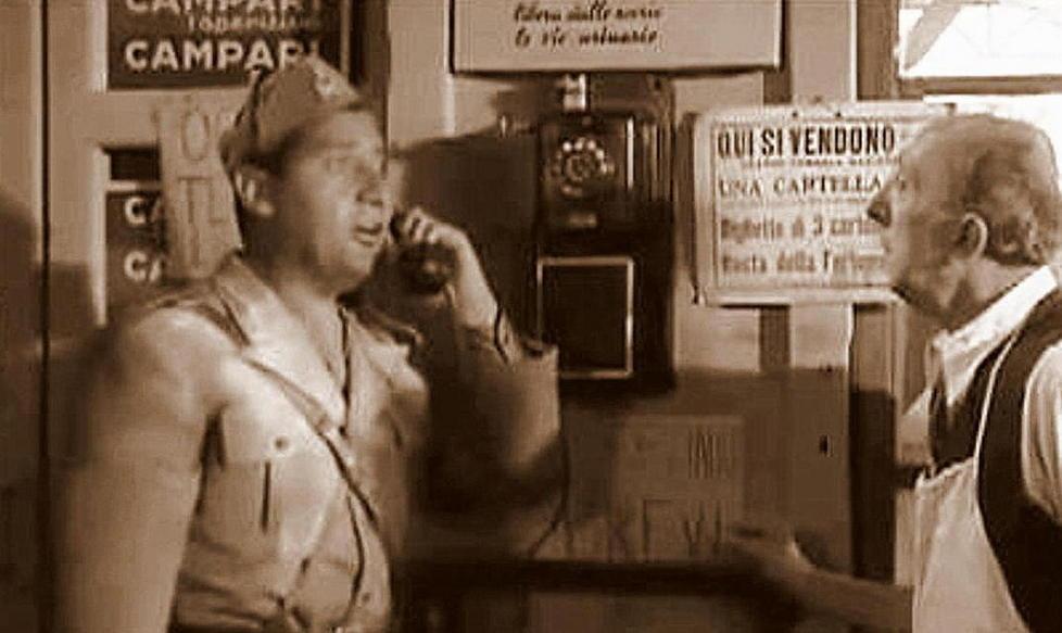 La surreale telefonata del tenente Innocenzi-Sordi nel film "Tutti a casa"