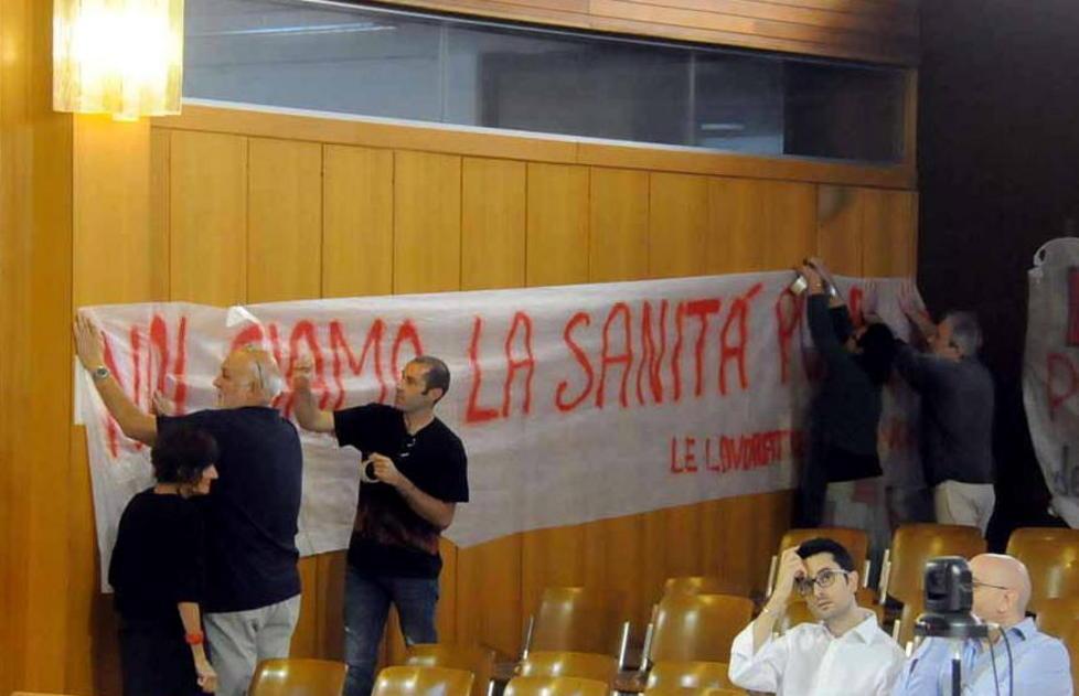 Gli “invisibili” del Cup invadono il consiglio di Massa