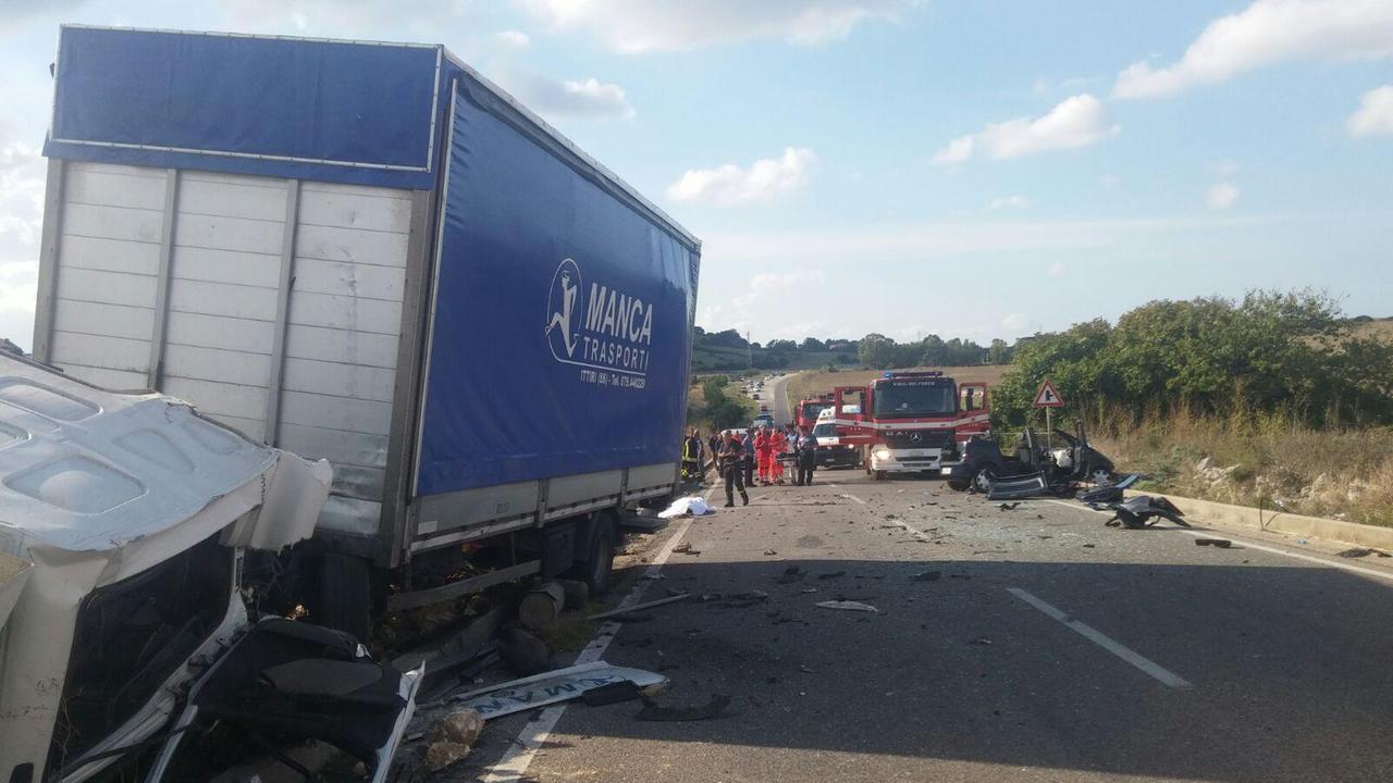 Frontale auto-camion sulla Sassari-Ittiri: muore un rappresentante di Alghero 