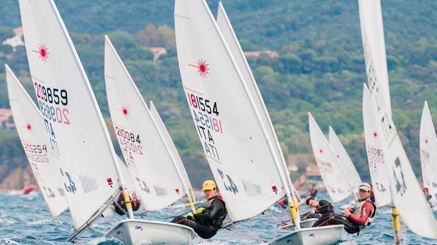 Una regata classe Laser