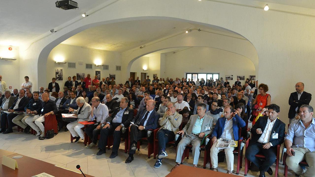 L'assemblea dell'Anci ad Abbasanta (foto Francesco Pinna)