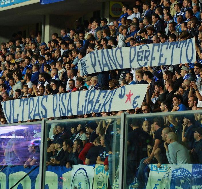Multa per lo striscione pro-tifosi pisani