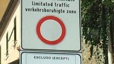 Indicazioni in inglese maccheronico