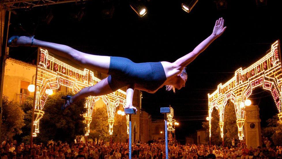 Negozi aperti e piazze a colori per il Festival Agorartist