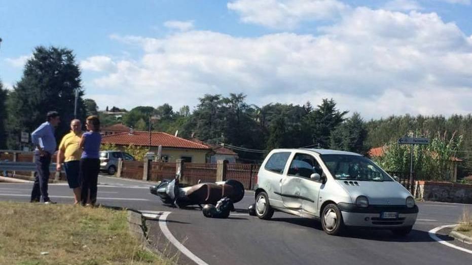 Scontro moto-auto: la polizia si fa attendere