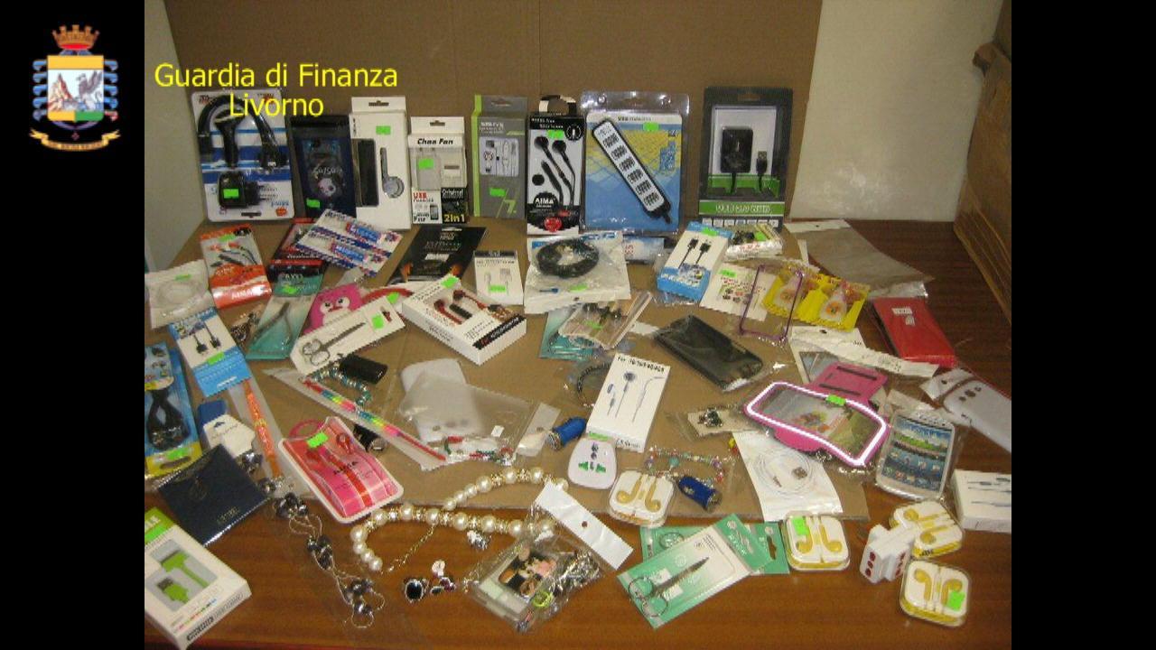 Prodotti pericolosi in vendita, sequestrati 90mila articoli