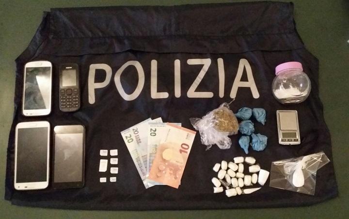 Cocaina e marijuana in casa, arrestato uno spacciatore nigeriano