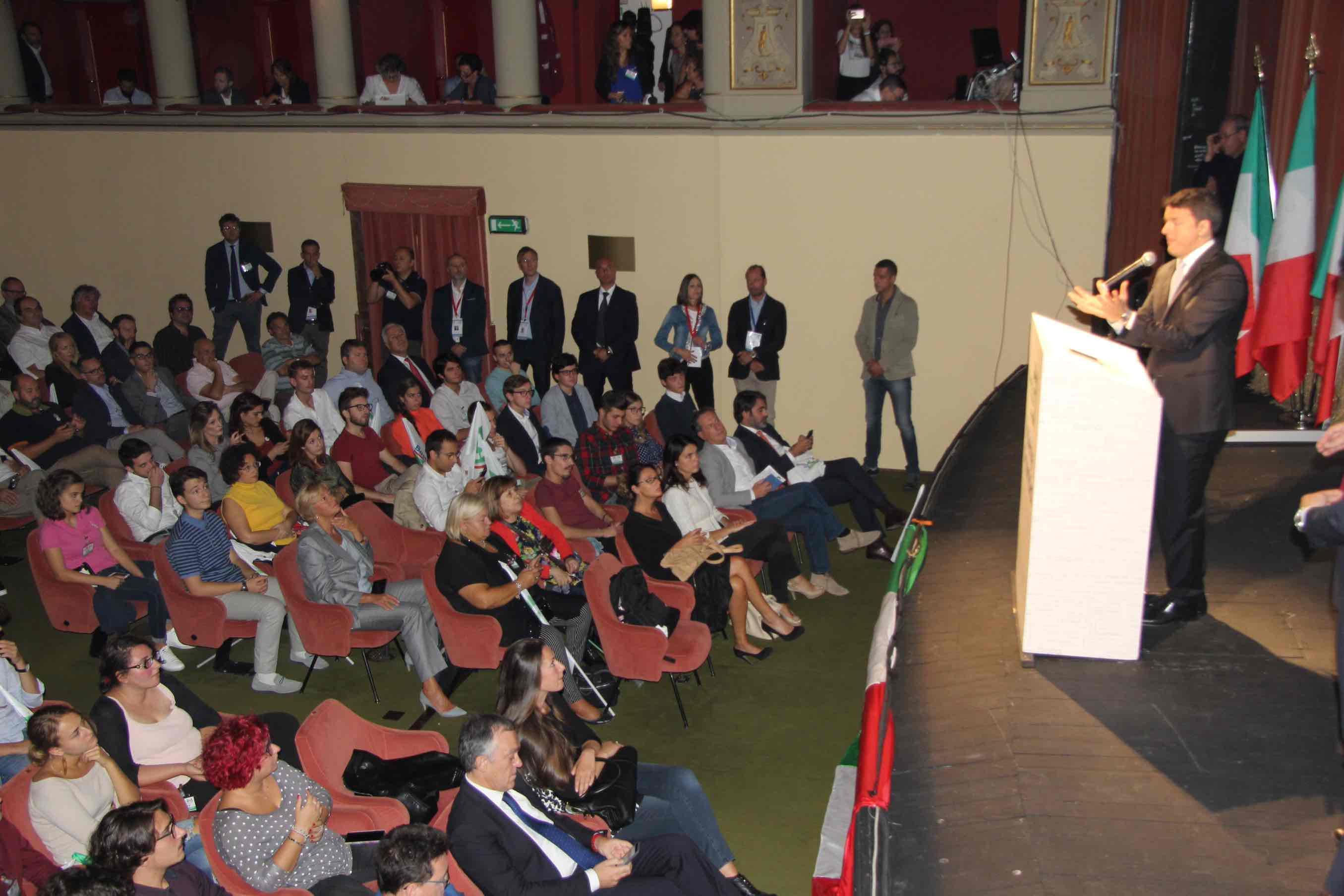 Matteo Renzi al Metastasio con una iniziativa sul "sì" al referendum