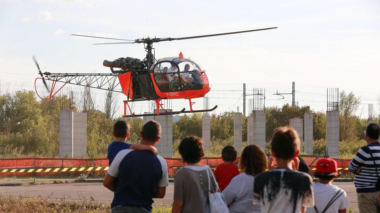 L'elicottero al Donkeys motors (foto agenzia Sestini)