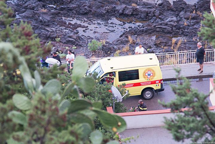 I soccorsi del climber ferito (foto Luciano Vettorato)
