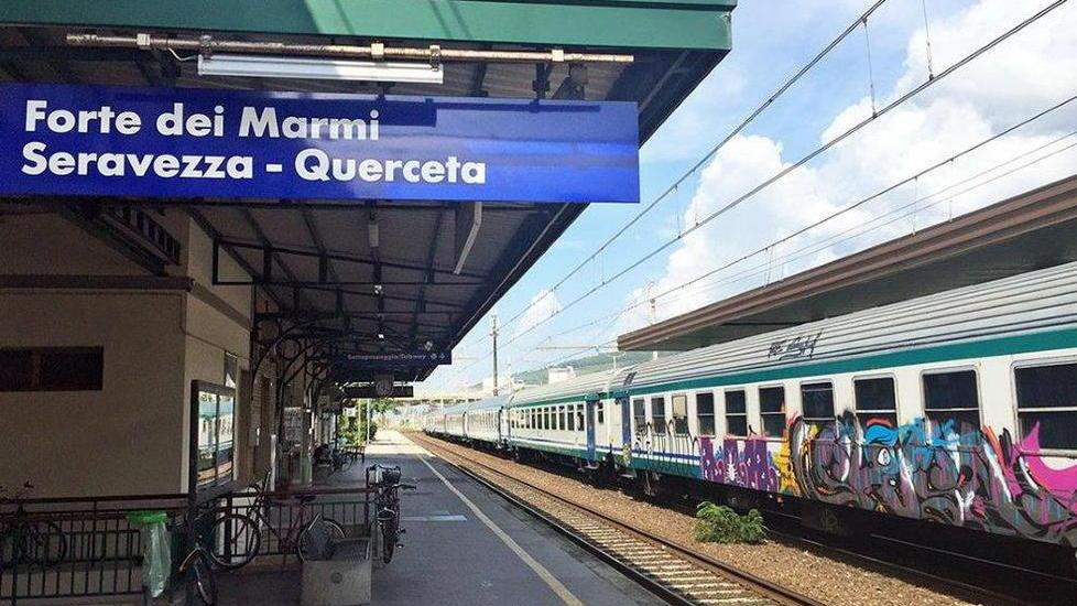 Alla stazione tornano i nomi di Seravezza e Querceta