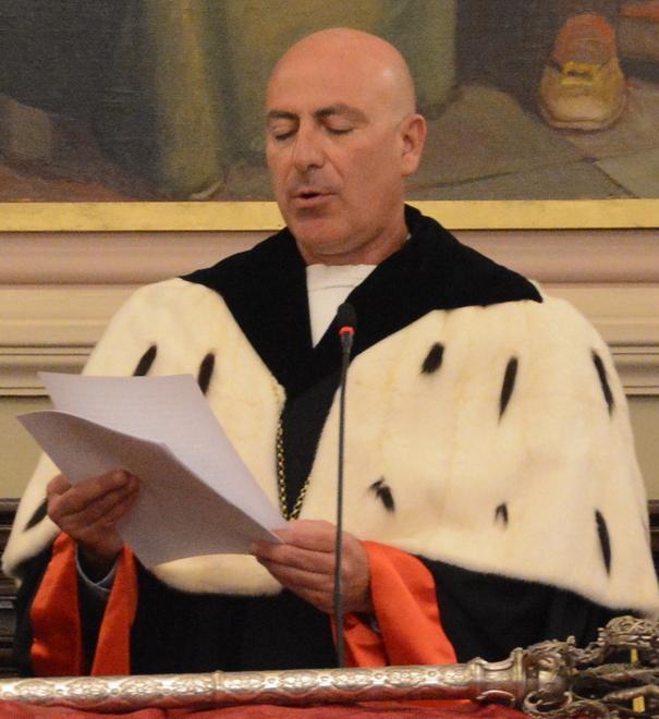 Sassari, l’allarme del rettore: Paese in crisi, i laureati scappano 