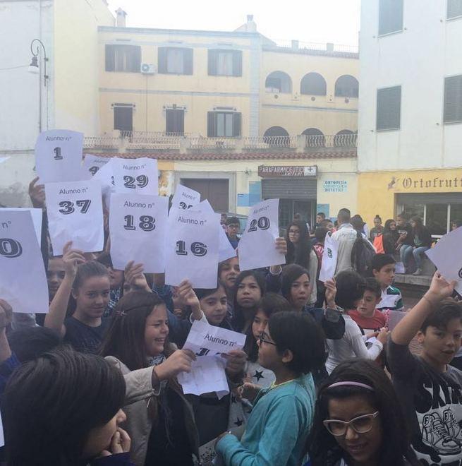 Oliena, sciopero in piazza per il diritto allo studio 