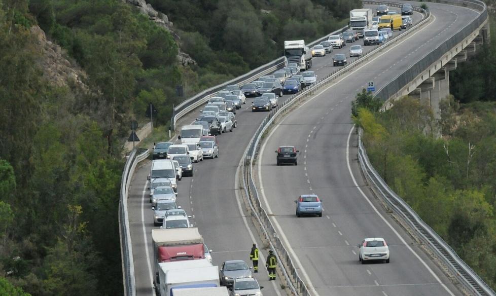 Auto contro camion sulla 131 Dcn 