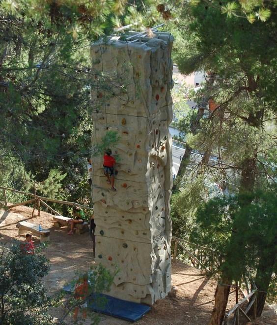 Il grande richiamo delle arrampicate nel parco avventura