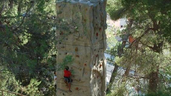 Il grande richiamo delle arrampicate nel parco avventura