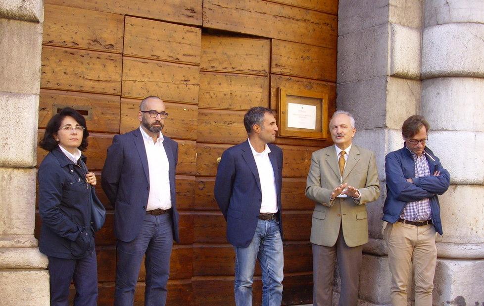 Inaugurato il nuovo portone dopo il restauro all’Ariostea