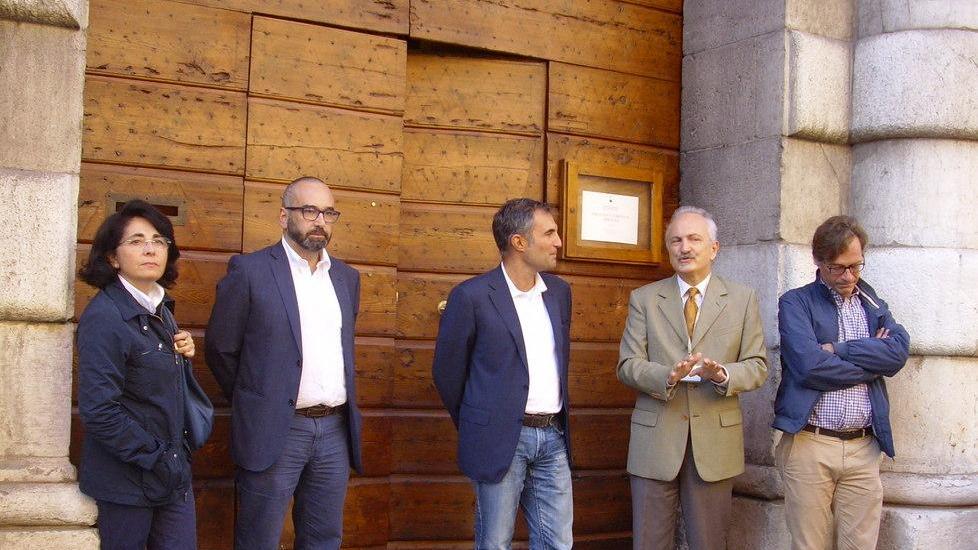Inaugurato il nuovo portone dopo il restauro all’Ariostea