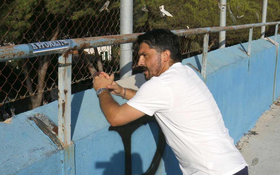 Gattuso si affaccia dalla curva Nord (foto Muzzi)