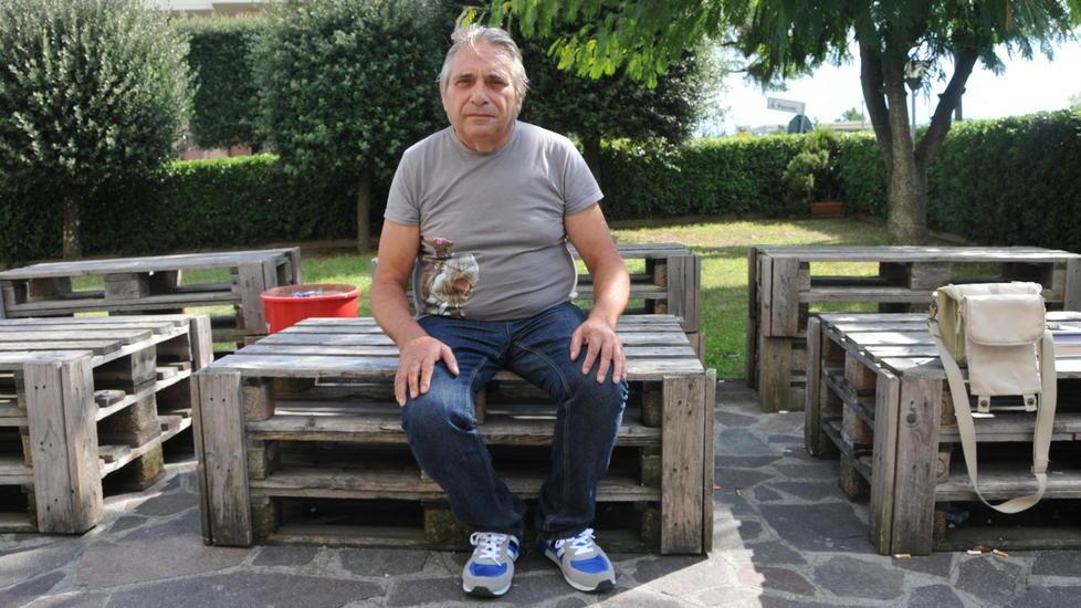 Vive in un camper sotto sequestro, odissea di un disoccupato a 63 anni