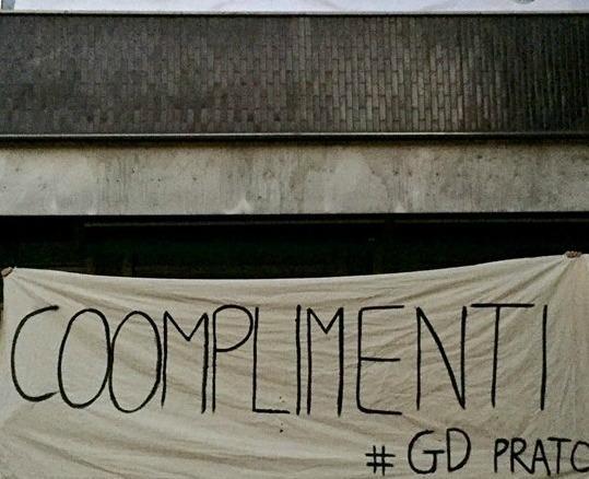 Tra Forza Italia e Pd scoppia la guerra degli striscioni 