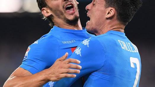 Il Napoli risponde liquidando il Chievo