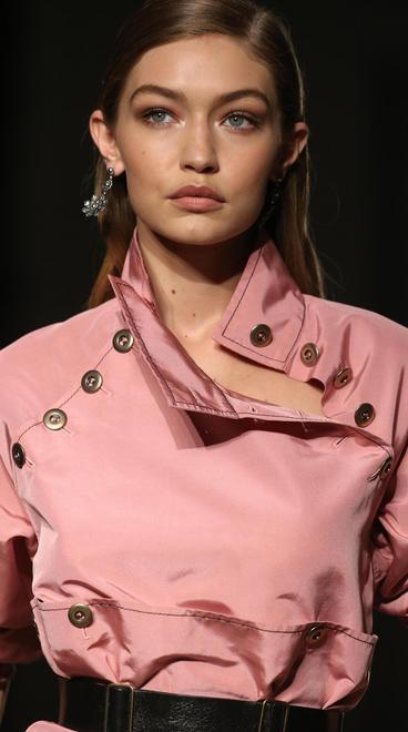 Con Hutton e Gigi Hadid la bellezza è senza tempo