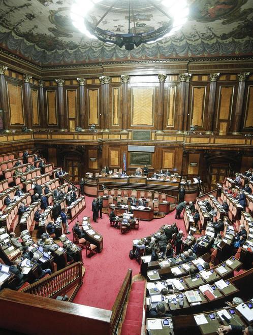 Le ragioni del Sì e del No: dibattito con Pes e Piras