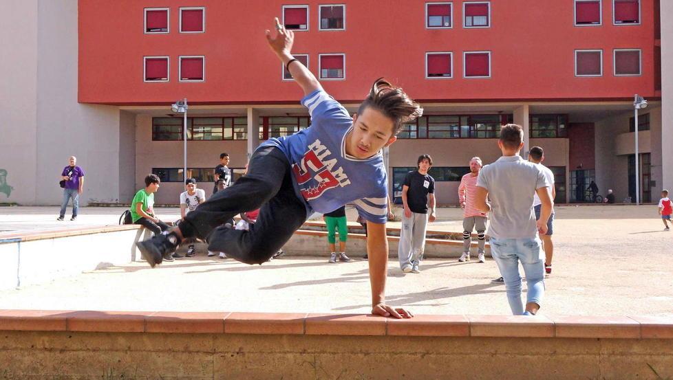 Una dimostrazioen di parkour urbano (Foto Gori)