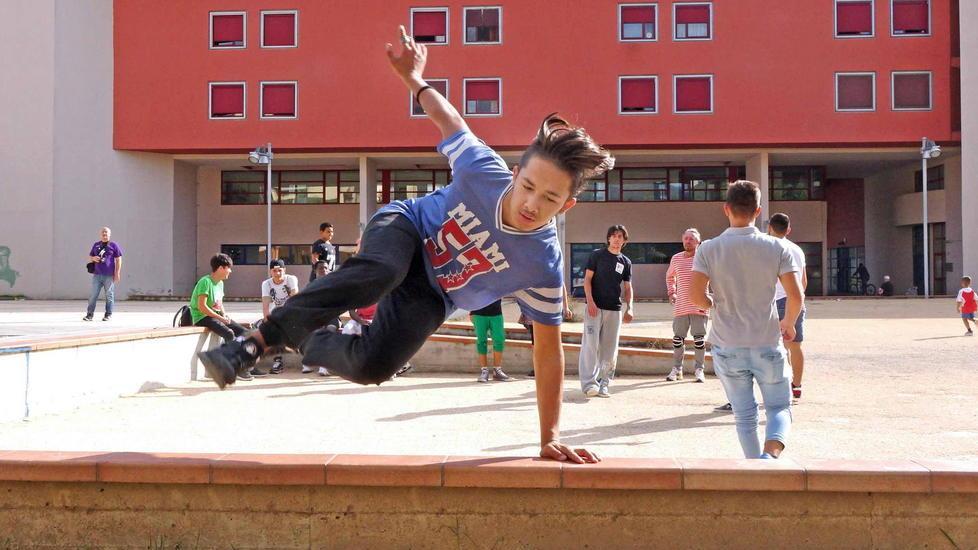 Una dimostrazioen di parkour urbano (Foto Gori)