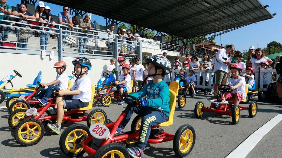 Gp di auto a pedali. In pista al Novi Sad di Modena oltre 400 minipiloti