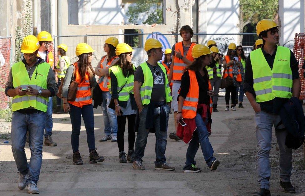 Street art, prese d’assalto le Reggiane 