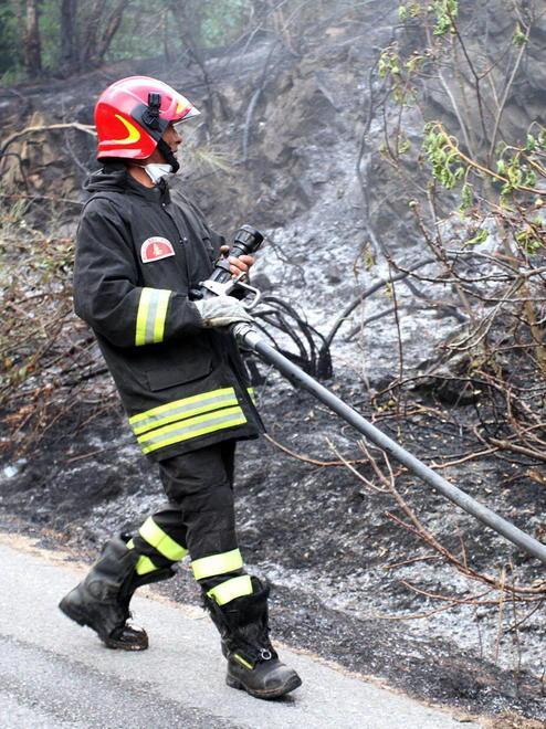 Distrutte 200 rotoballe in un incendio a Querce
