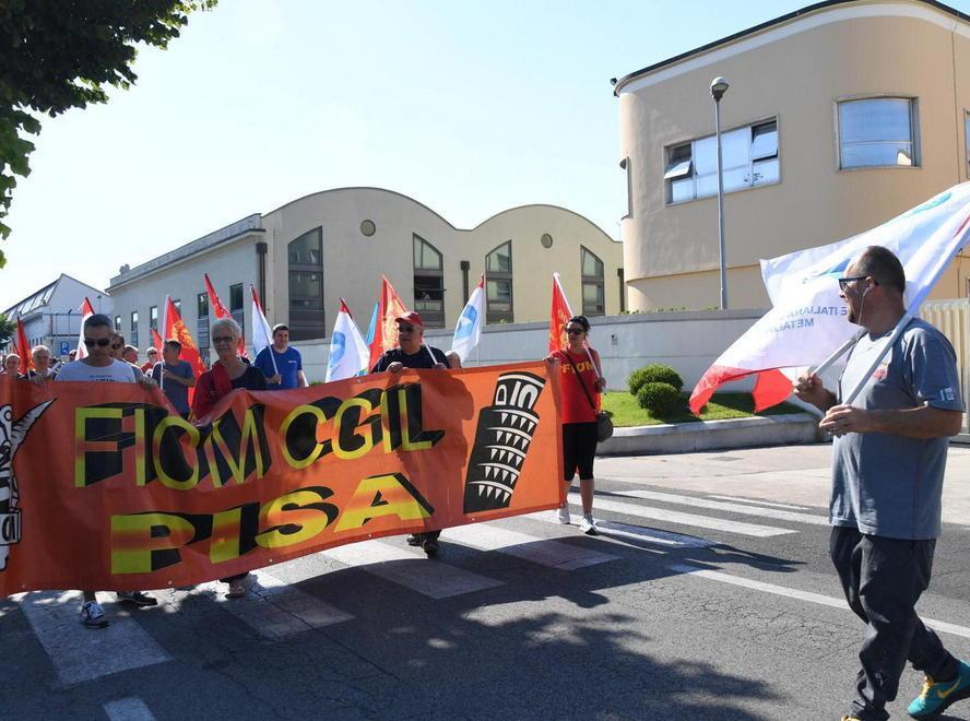 Sciopero per l’indotto Piaggio e incontro sindacati-Comune