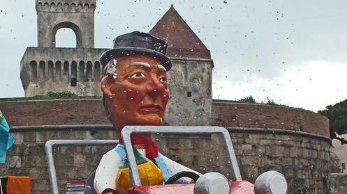 E Cicciolo finì bruciato dai vandali