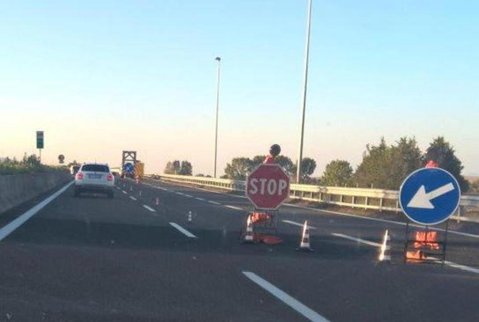 Un cantiere sull’A12 manda in tilt il traffico chilometri di code 